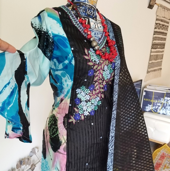 Mirror embroidered muslin silk salwar kameez - Picture 3 of 6